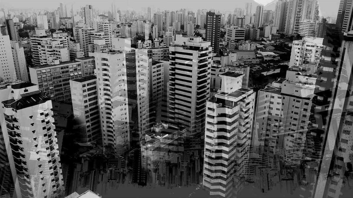 Crowded city buildings (Photo: Alessandro Di Credico)