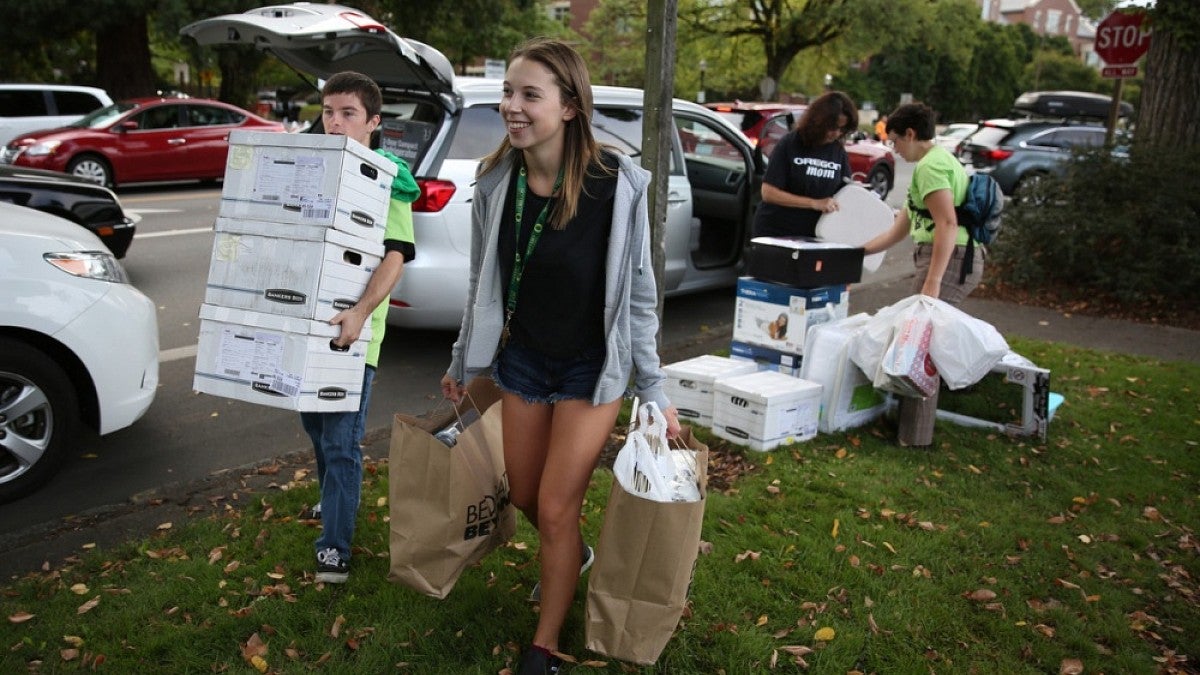Volunteers helping on move-in day 2015.