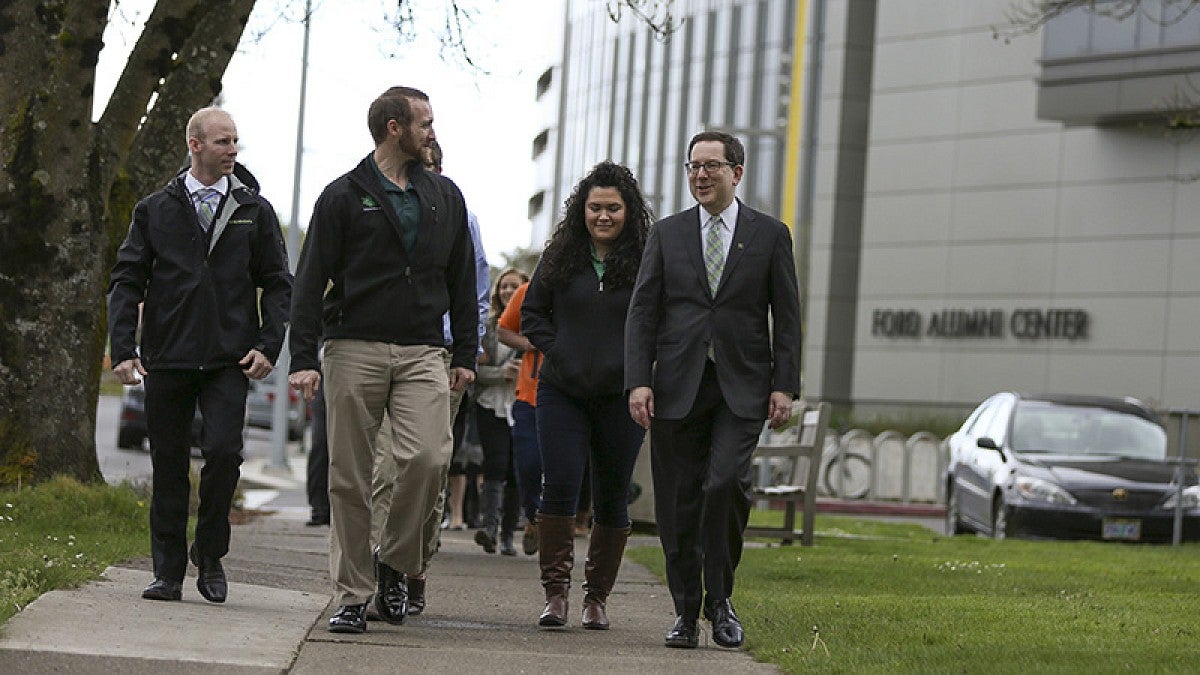 Michael Schill toured campus following his introductory news conference (Photo by Charlie Litchfield, UO Public Affairs Communications)