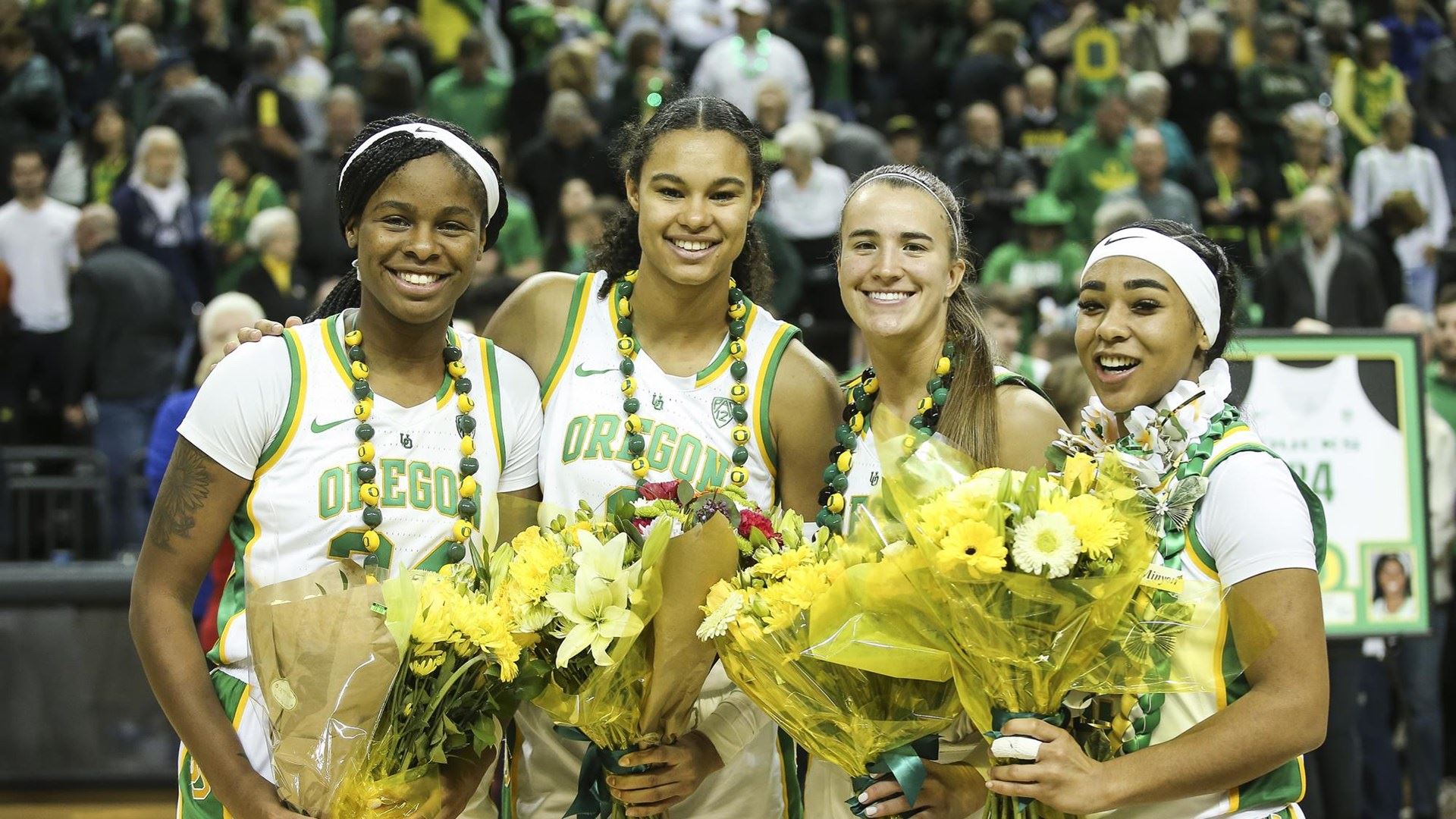 The four Oregon seniors with flowers