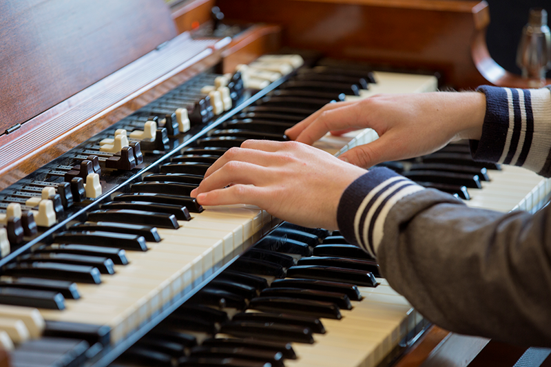 Hands playing the organ