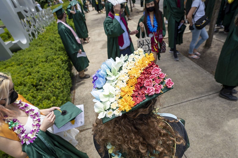 A graduation cap with flowers