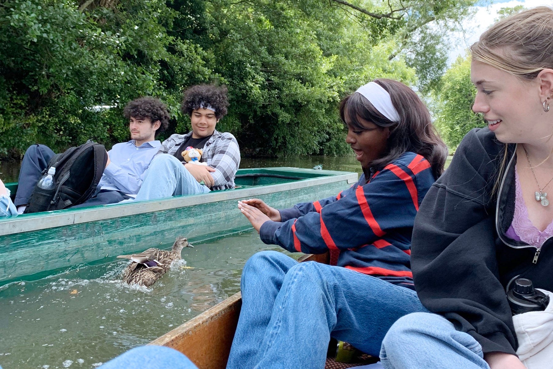 PathwayOregon scholars in boats on the river near Oxford