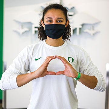 Kylie Robinson wearing a mask and throwing the O