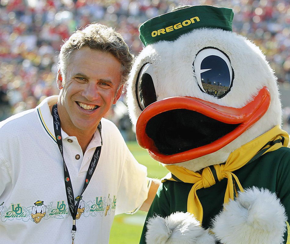 Neil Everett poses with the Oregon Duck