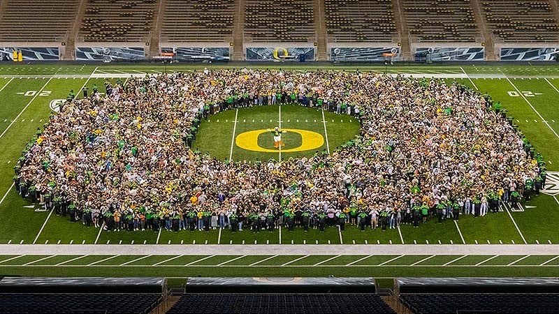 Students forming the O at Autzen