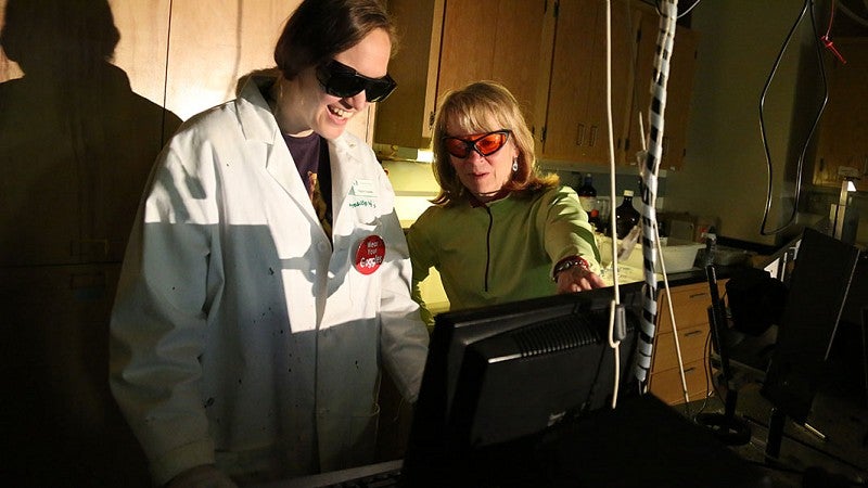 Geri Richmond with a student in the lab