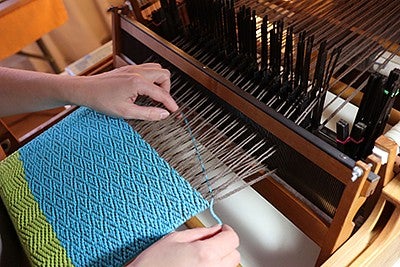 A demonstration of Ukrainian weaving. (Photo by Molly McPherson, courtesy of The Daily Emerald)