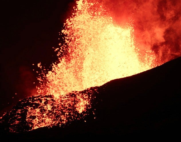 Lava erupts from Kīlauea