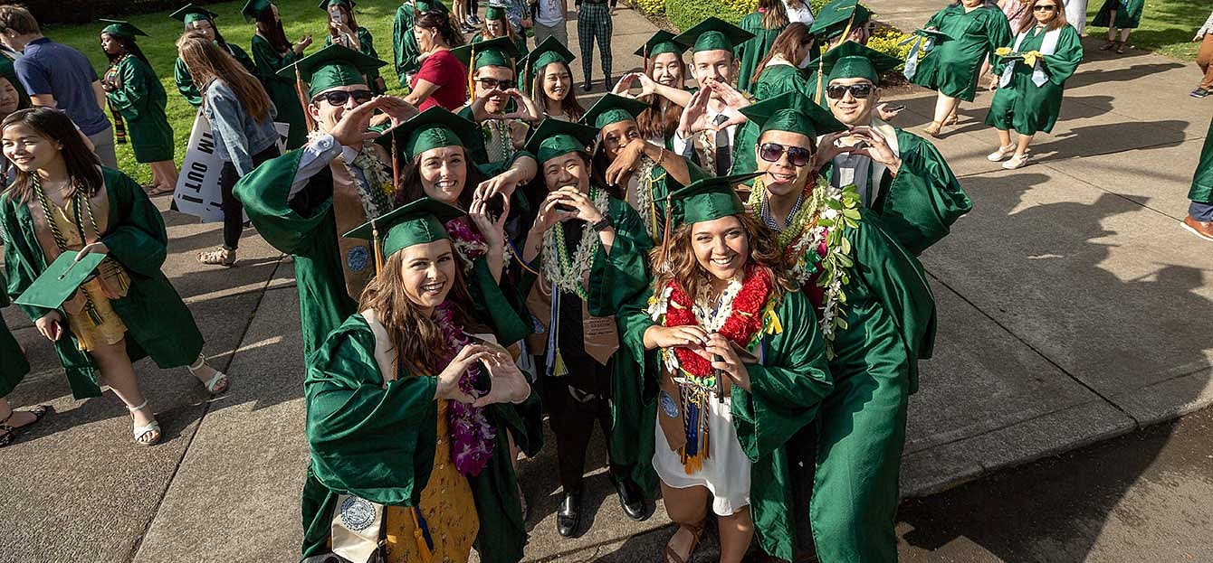 Ducks throw their O in front of Johnson Hall before the Grad Parade