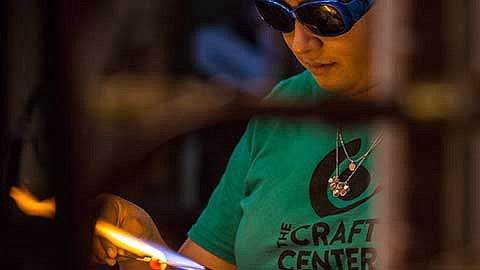 Daniela Cárdenas-Riumalló manipulating glass with a torch