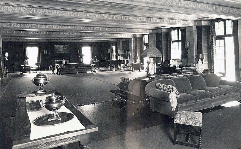 Gerlinger Lounge photographed in the 1930s