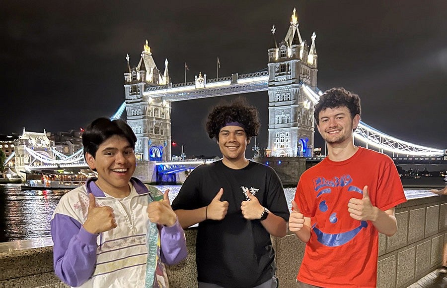 PathwayOregon students in front of London's Tower Bridge at night