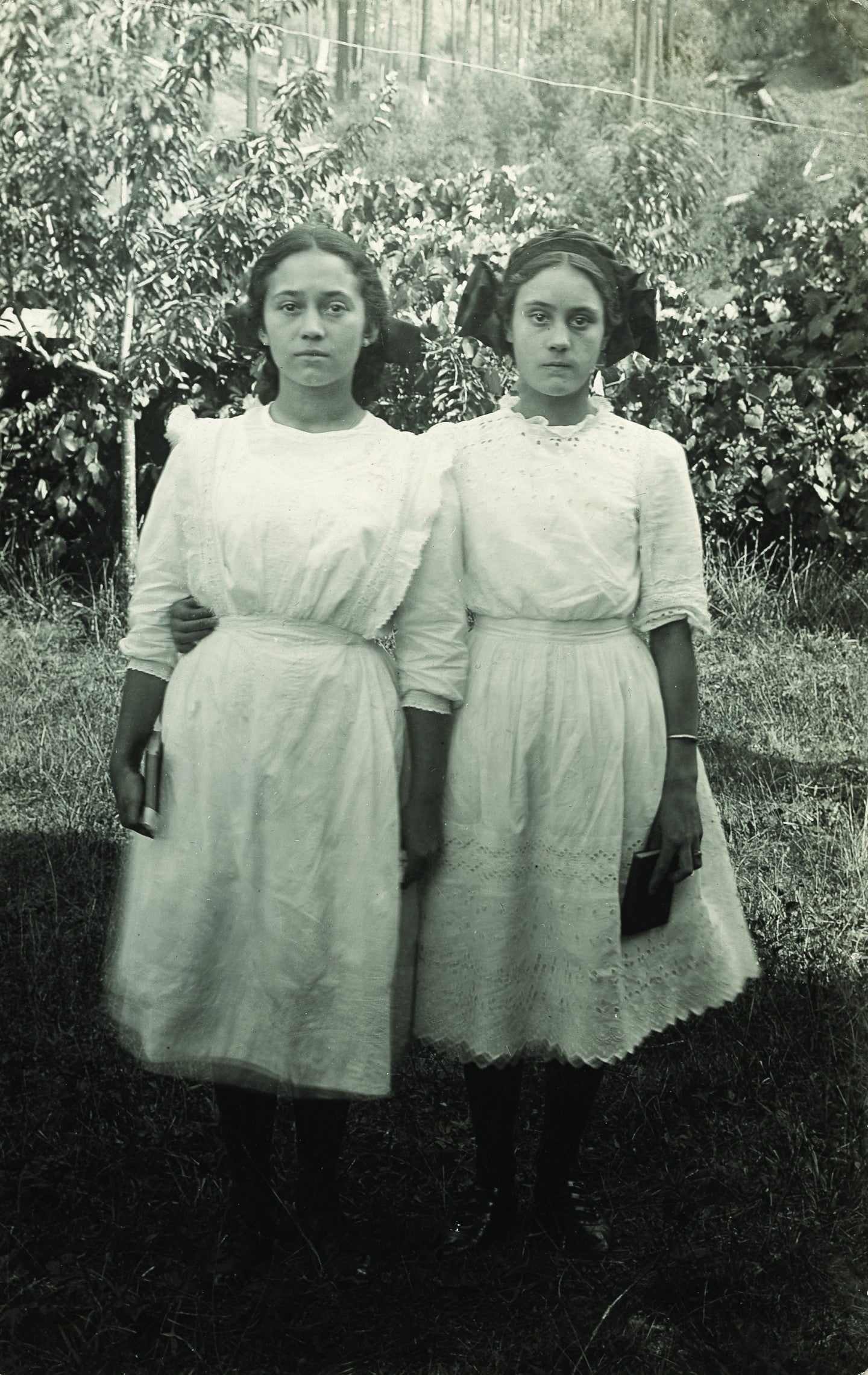 "Opal and Pearl Whitney, 1914." Photograph courtesy University of Oregon Libraries, Special Collections and University Archives