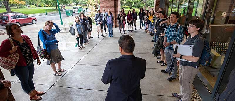 Gene Sandan speaking to advisors outside Tykeson Hall as they prepare to move in