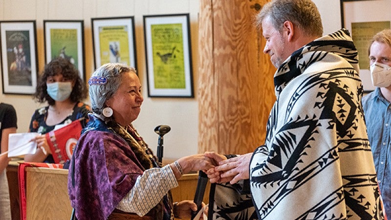 Bobbie Conner, director of the Tamástslikt Cultural Institute, presented a blanket to UO law professor Michael Moffitt at the Many Nations Longhouse on June 3, 2022.