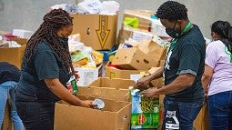 UO volunteers at a food bank