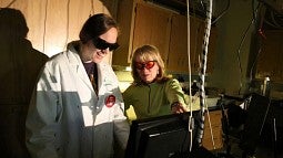 Geri Richmond in lab with grad student