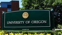 The UO sign at the entrance to campus