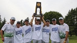 The UO men's golf team hoists the national championship trophy.