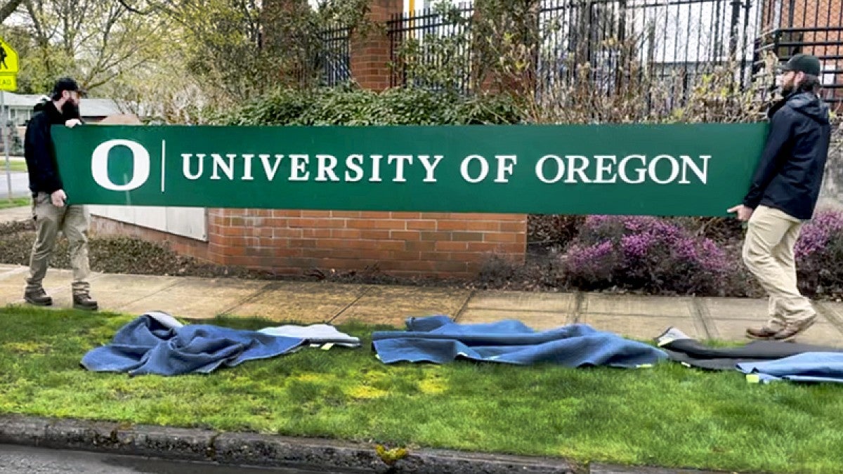 UO sign installation at new northeast Portland campus