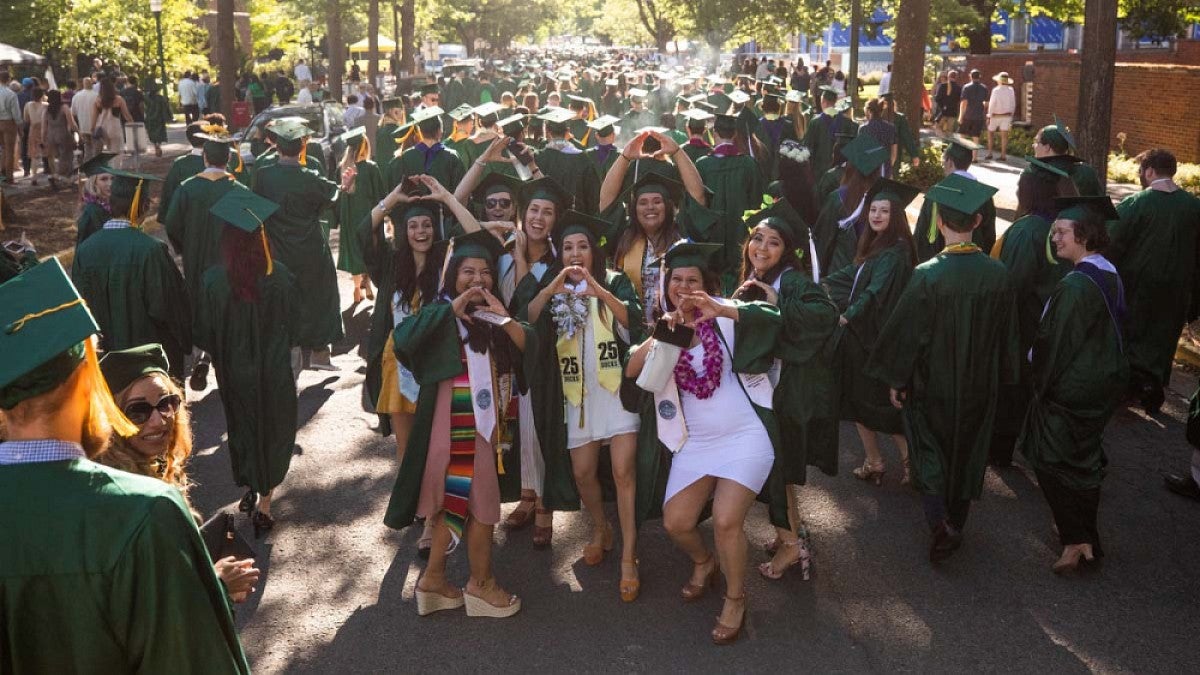UO grads on commencement day