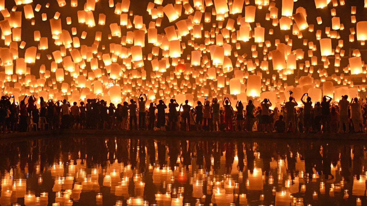 Festival of lights in Thailand, National Geographic image by Nanut Bovorn