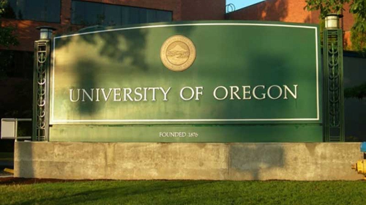 UO entrance sign